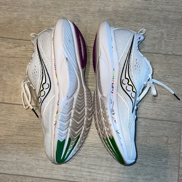 Saucony running shoes - Picture 3 of 8